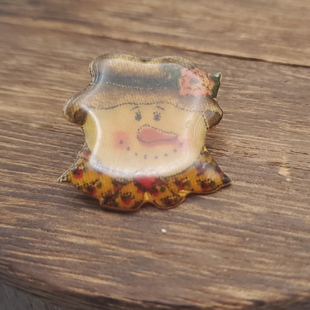 Folksy Snowman pin B563